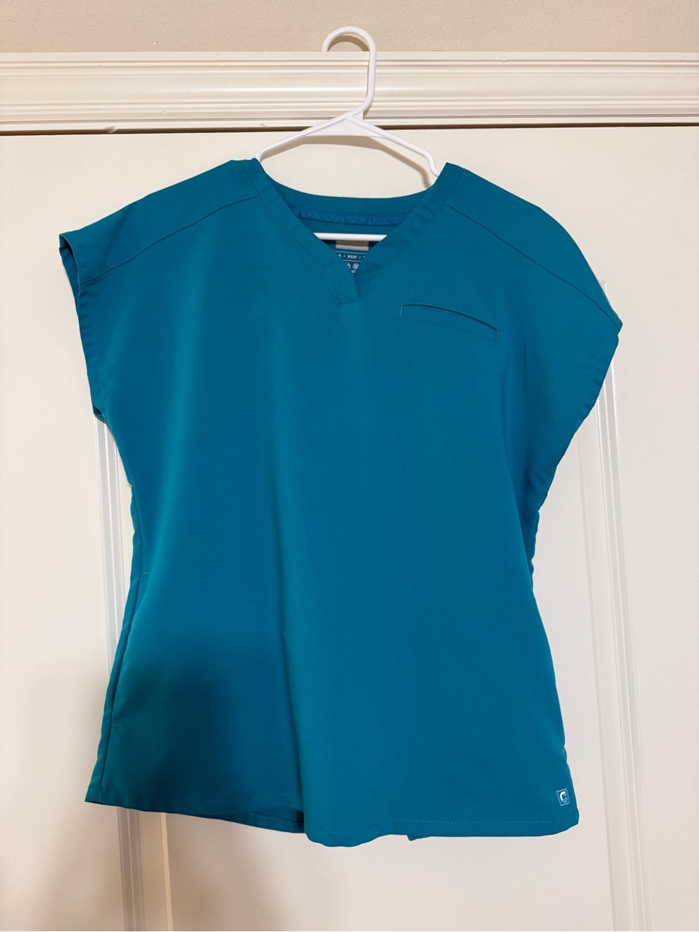 Chatokee Atmos V-Neck Teal Medical Scrub Top - size XS